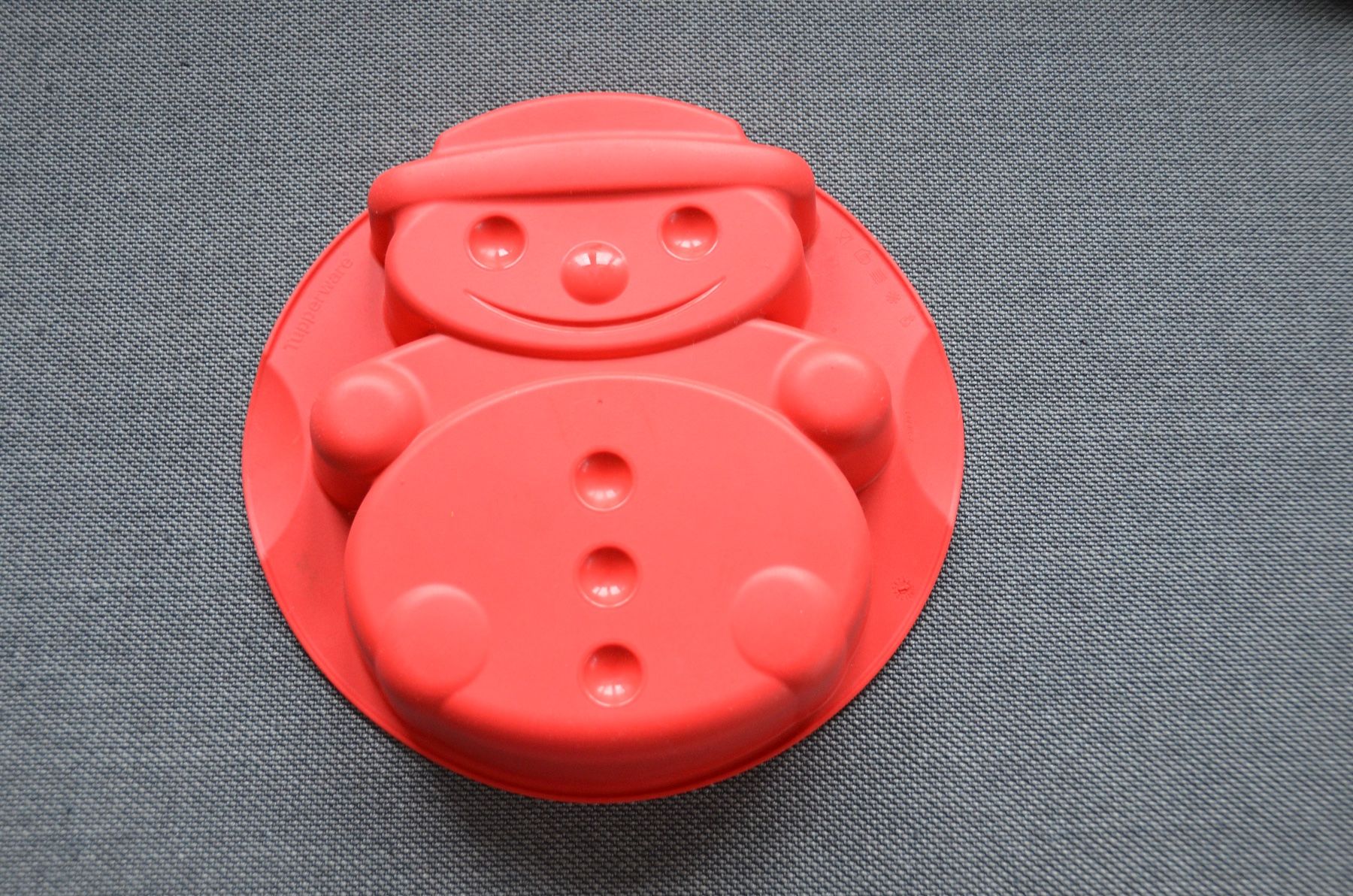 Tupperware Teglie da forno: Tupperware Silikonbackform Schneemann – Usato da Schleinikon venduto da kissa07