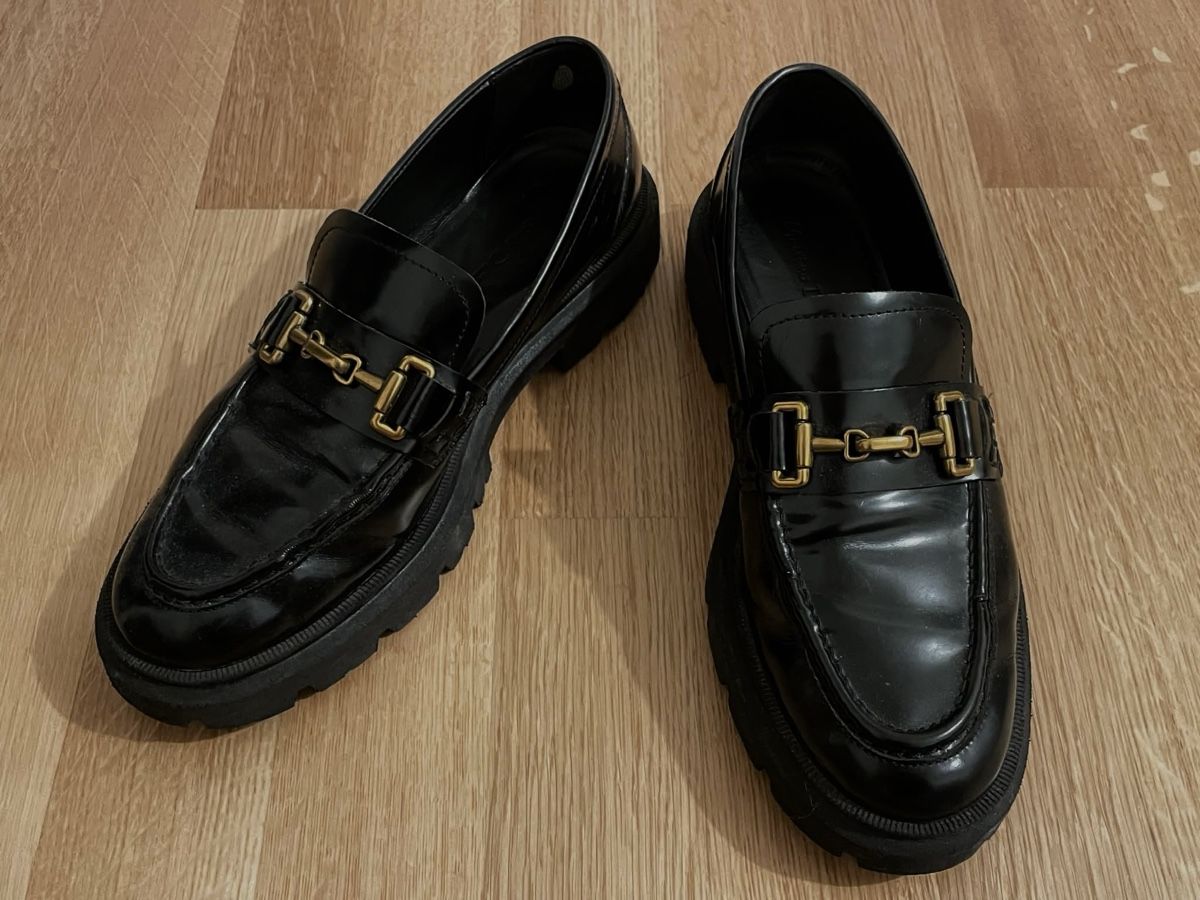 Massimo Dutti Damenschuhe: Black loafers massimo dutti – Gebraucht aus Genève von toandfrom 1