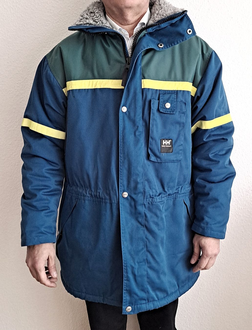 Helly Hansen Jacken: Helly Hansen Winterjacke mit Kapuze Gr. M – Gebraucht aus Liestal von Mas-Y-Mas