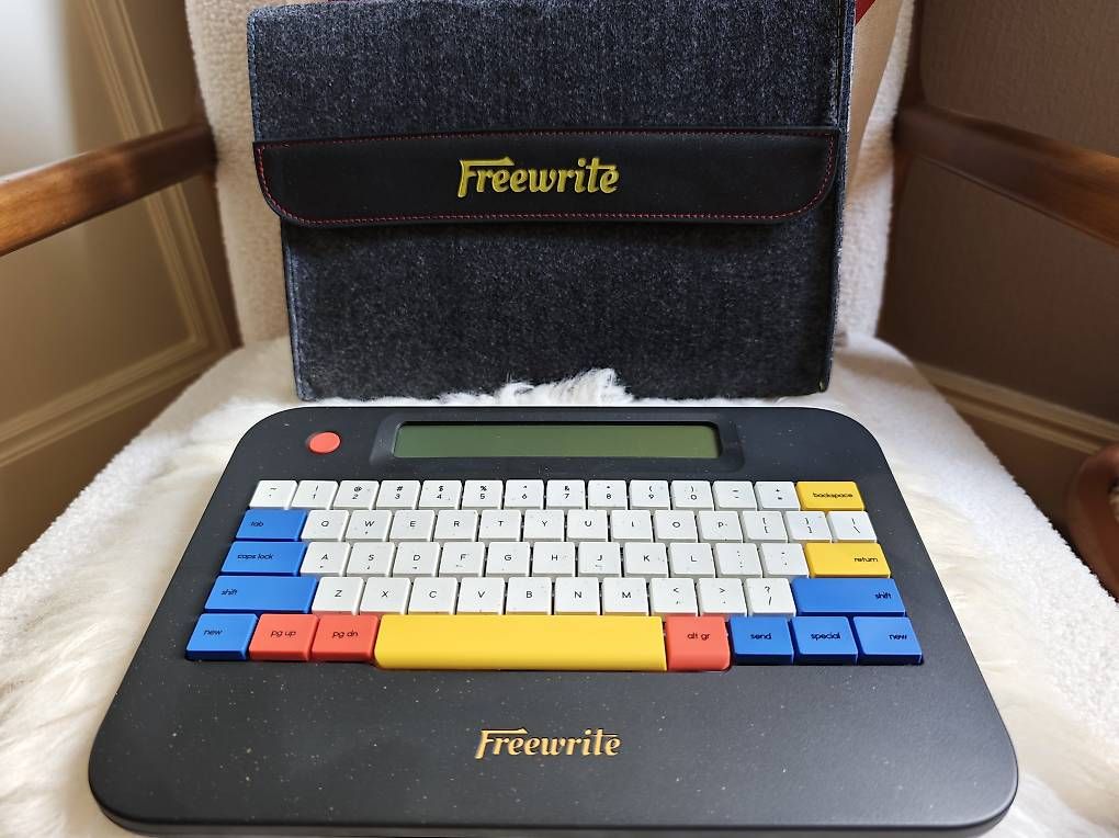 Schreibmaschinen: Freewrite Alpha Cosmic Edition-machine à écrire – Gebraucht aus Renens VD von nat_l5z8
