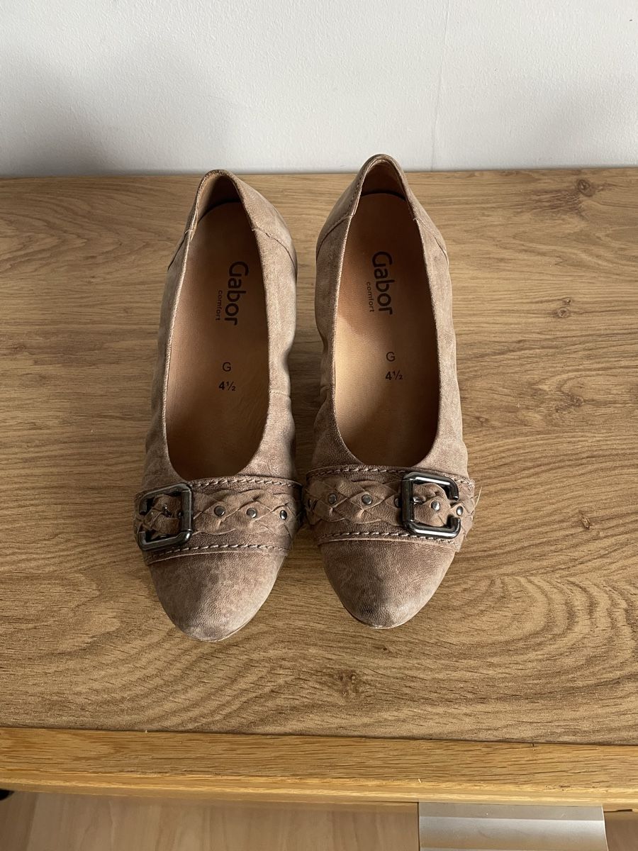 Scarpe da donna: Escarpins couleur beige – Usato da Blignou (Ayent) venduto da Ctomy