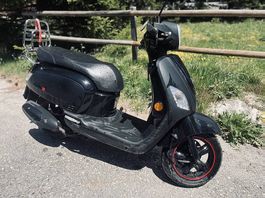 Roller mit nur 2100 km zu verkaufen (45km/h)