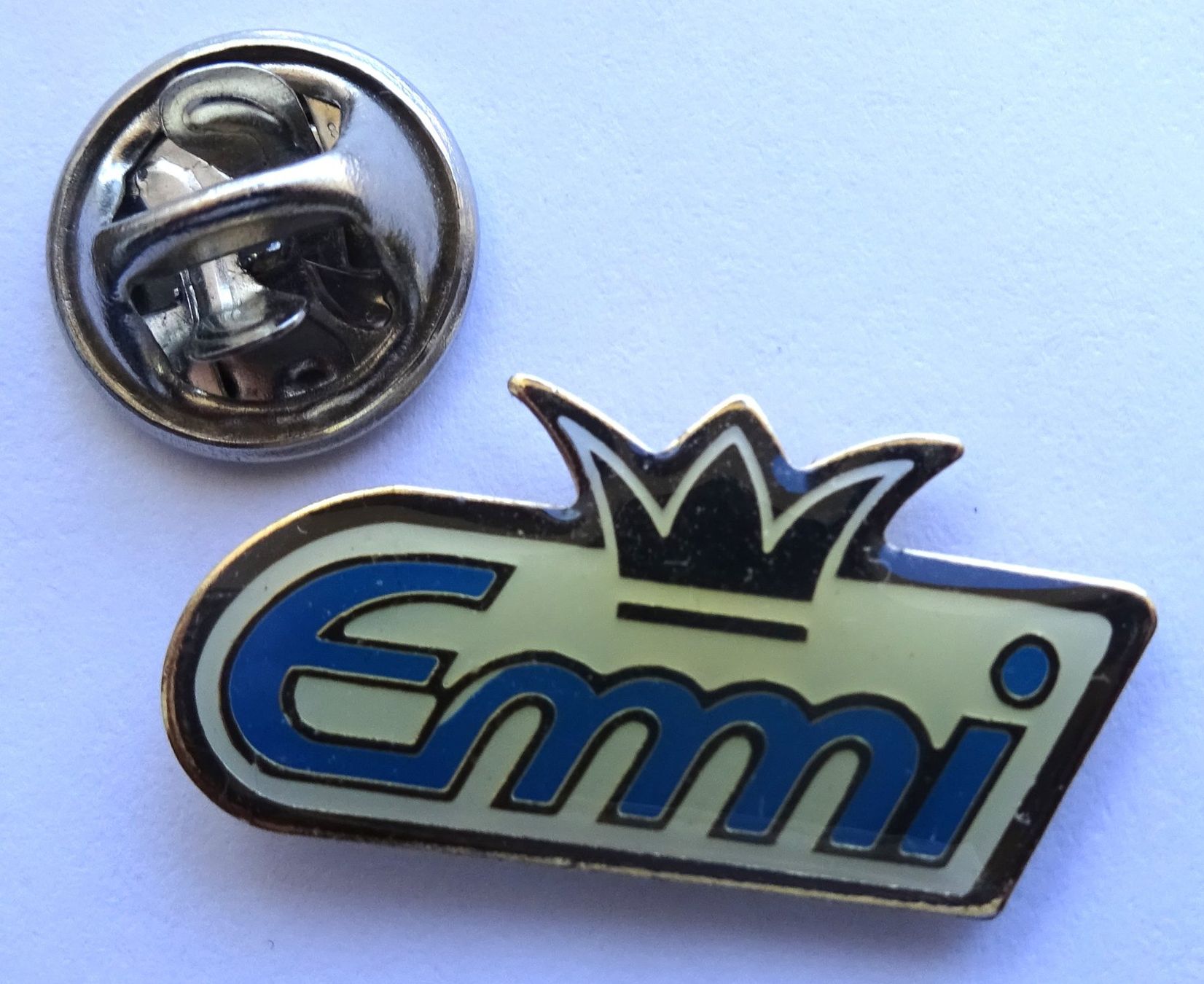 Plaquettes & Badges: Pin EMMI Milch LOGO – D'occasion à Utzenstorf par BUtter81
