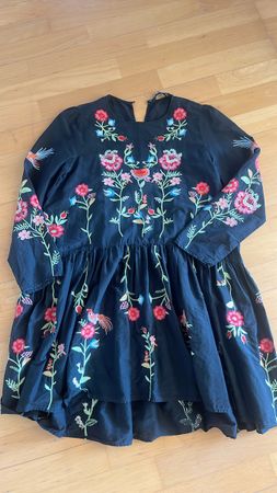 Kleid von Zara mit Blumenstickerei Gr S