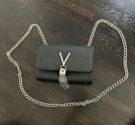Umhängetasche schwarz Damen Kette neuwertig von Valentino