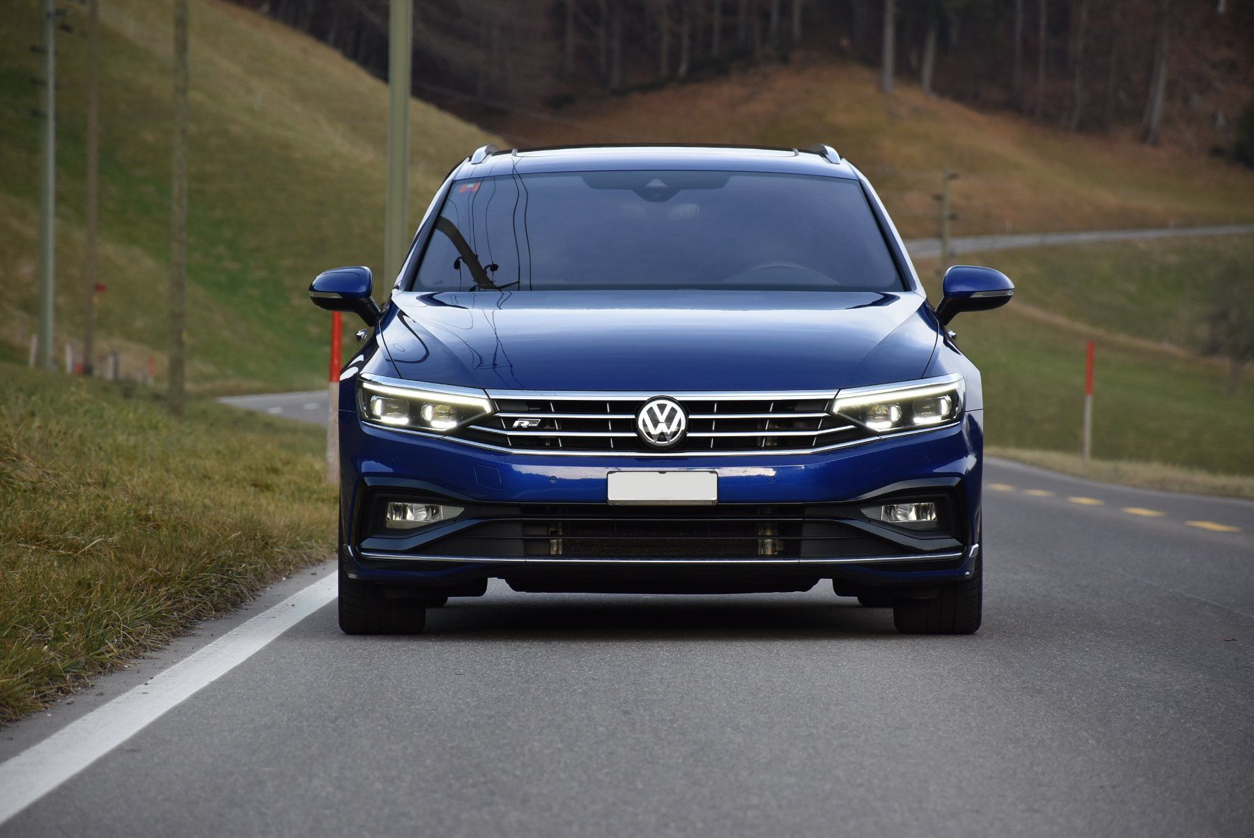 VW Autos: VW Passat R-Line V. 2.0 TDI – D'occasion à Wattenwil par mr_bern