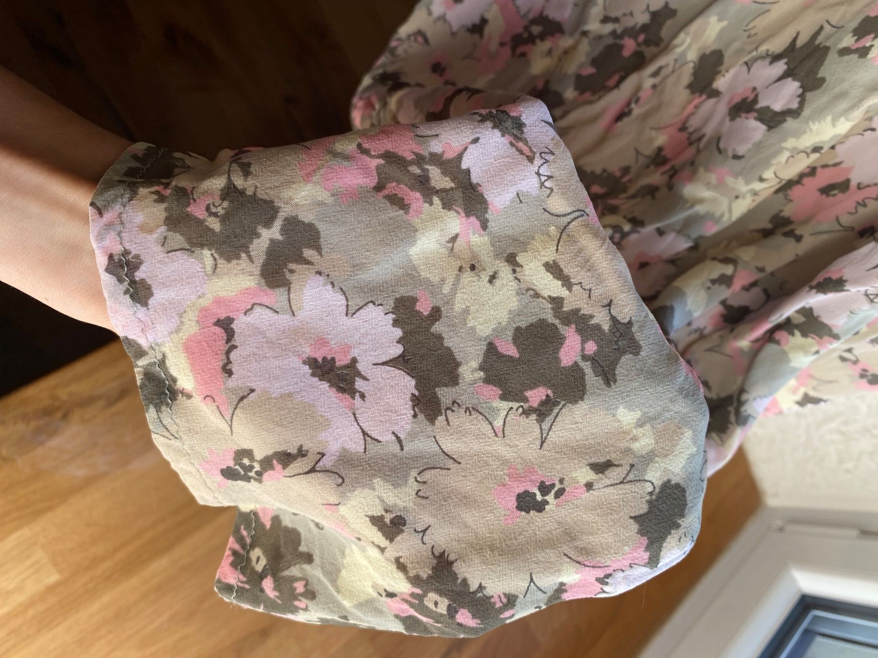 H&M Robes: Robe simple beige – D'occasion à pont-la-ville par dia_tt5h 2