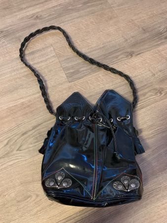 Tasche Vintage Lack Optik