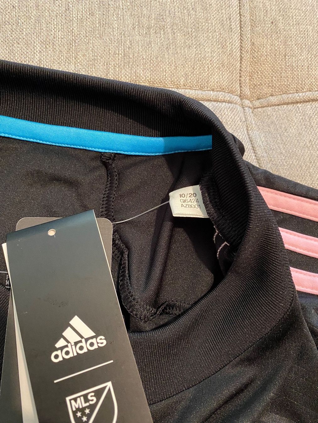Adidas Canottiere & Pantaloni: Inter Miami Trikot - Original & Neu – Nuovo e nell'imballaggio originale da Rossemaison venduto da Carduelis 5