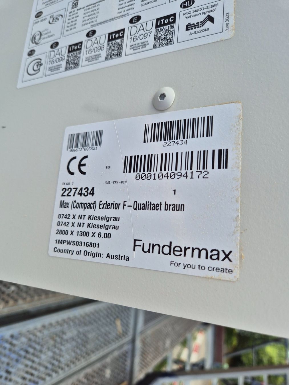 Piatti di portata: Ortgangplatten Fundermax Compact Exterior kieselgrau – Nuovo (secondo la descrizione) da Hindelbank venduto da Myz01