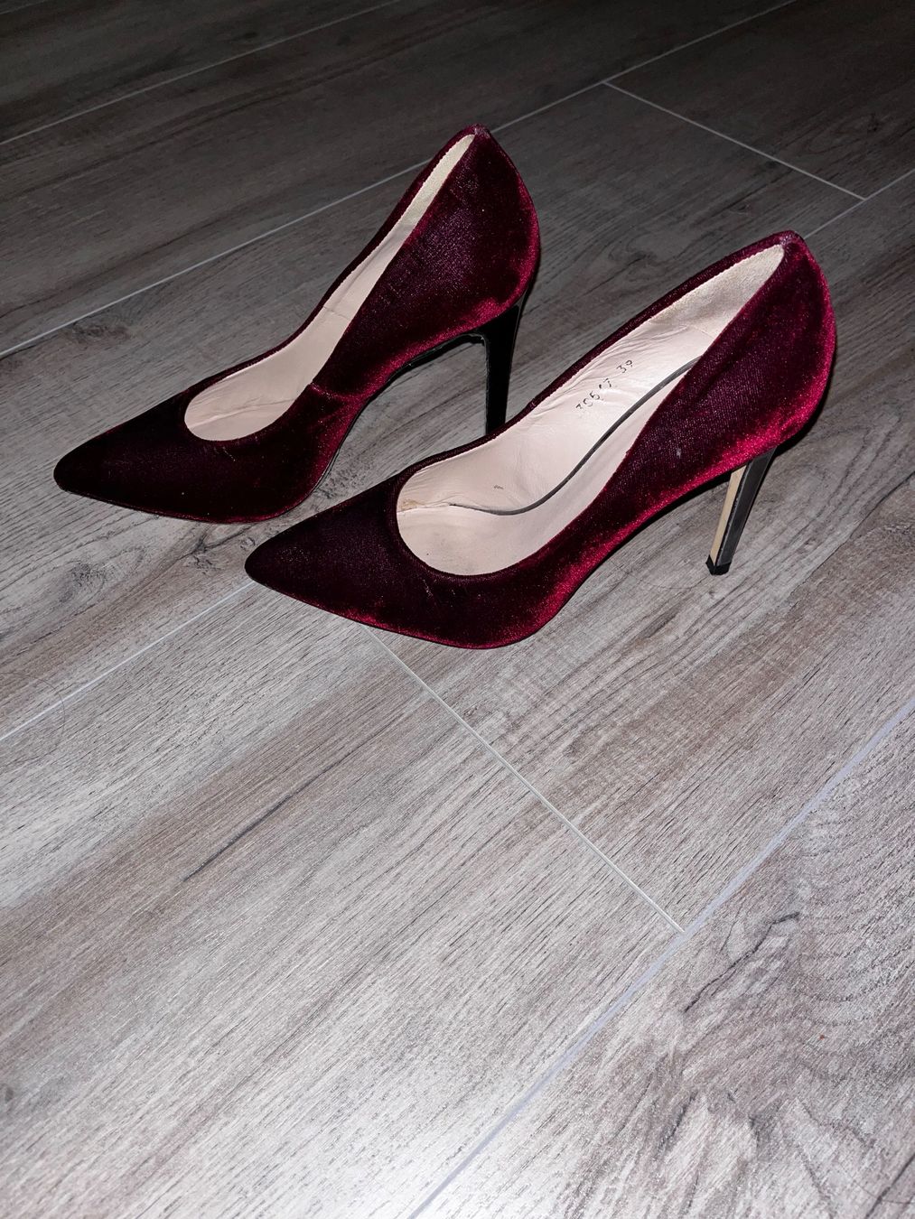 Chaussures femmes: Bordeaux Samt Schuhe – D'occasion à Bäretswil par lau_cd98 1