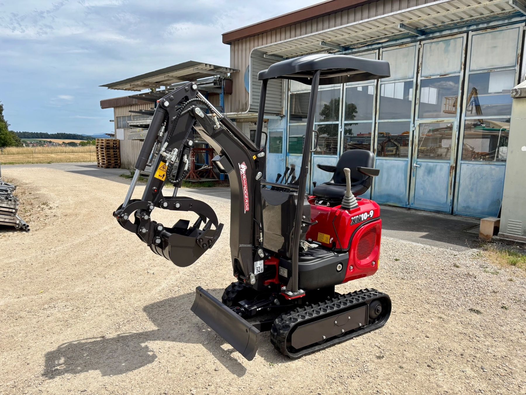 Excavateurs: Bagger 1.0t mit Zubehör – Neuf (Voir description) à Courgevaux par Querly