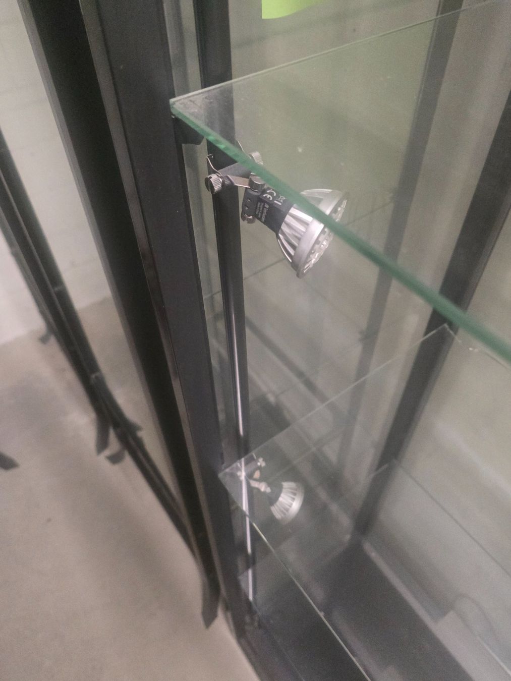 Vitrines: Hochwertige Vitrine – D'occasion à Wermatswil par Calibratuning 5
