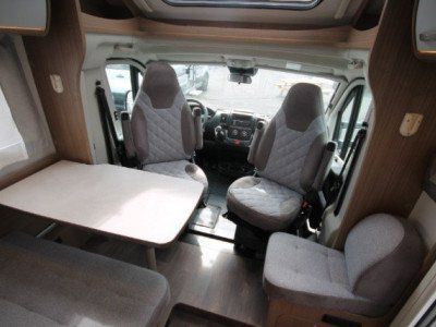 Carado Veicoli da campeggio: A vendre camping car – Usato da Lausanne venduto da calin06 3