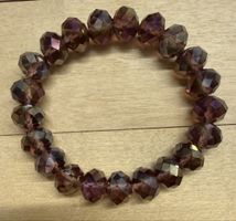 Armband mit facettierten violetten Glasperlen guter Zustand