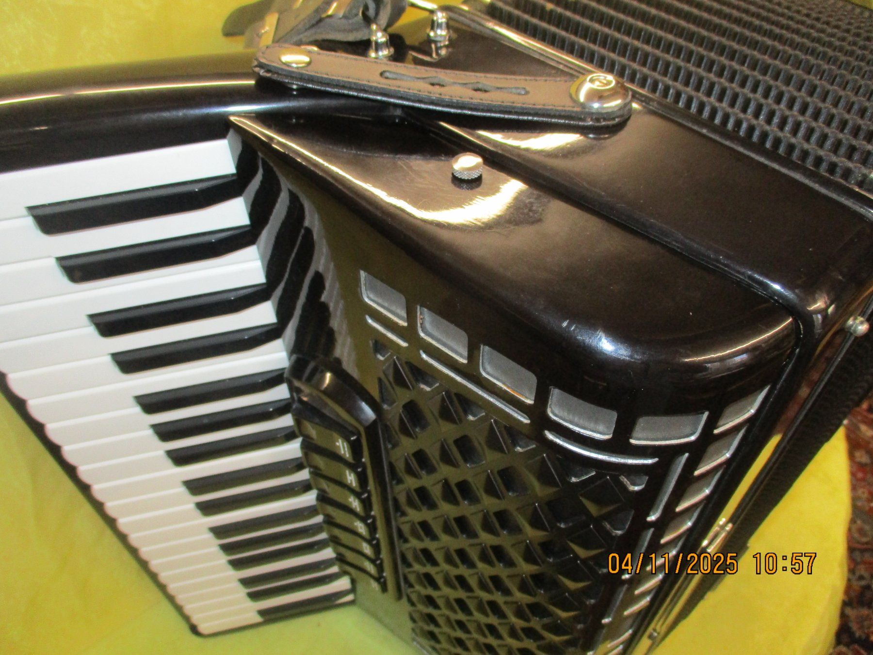 Strumenti musicali: Akkordeon Bugari/Accordia Converter – Usato da Jegenstorf venduto da Oktavio 5