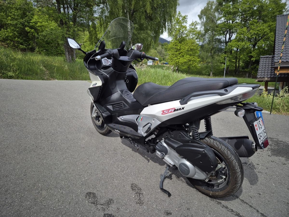 Aprilia Scooters: Aprilia sr max 300 – D'occasion à Savièse par san_6cgg