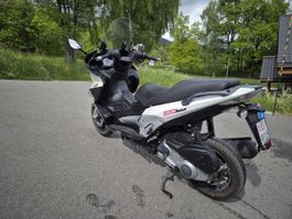 Aprilia sr max 300
