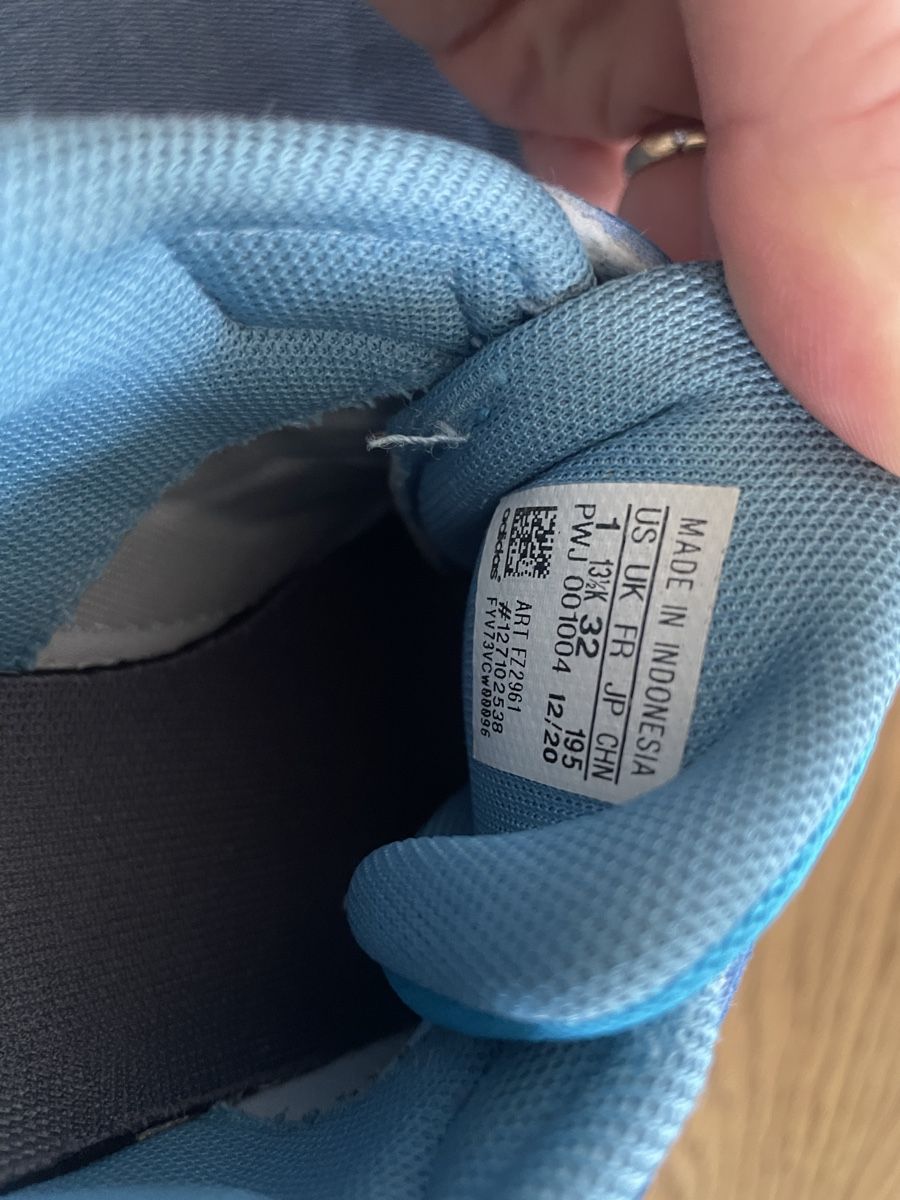 Adidas Scarpe da uomo: Hallenschuhe, Turnschuhe Grösse 32 – Usato da Uitikon Waldegg venduto da Kappeli_17 3