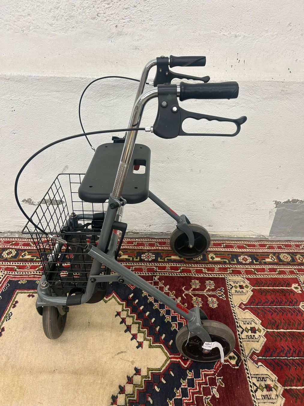 Ausili per la deambulazione: Rollator / Gehhilfe Bimeda mit Einkaufskorb Bremsen – Usato da Zürich venduto da Levelart