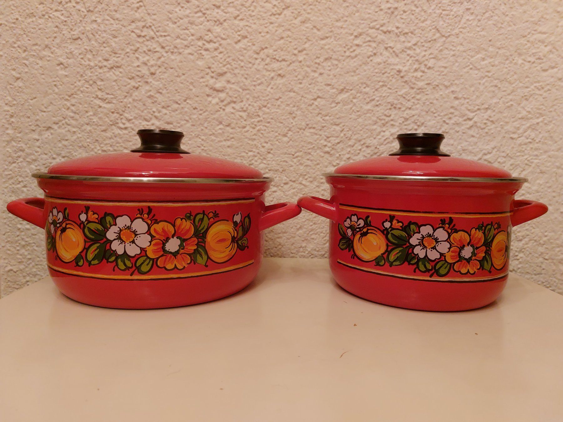Töpfe: Email-Topfset, rot, mit Blumemuster - Vintage, 2 Stück – Gebraucht aus Horgen von Angel0010 1