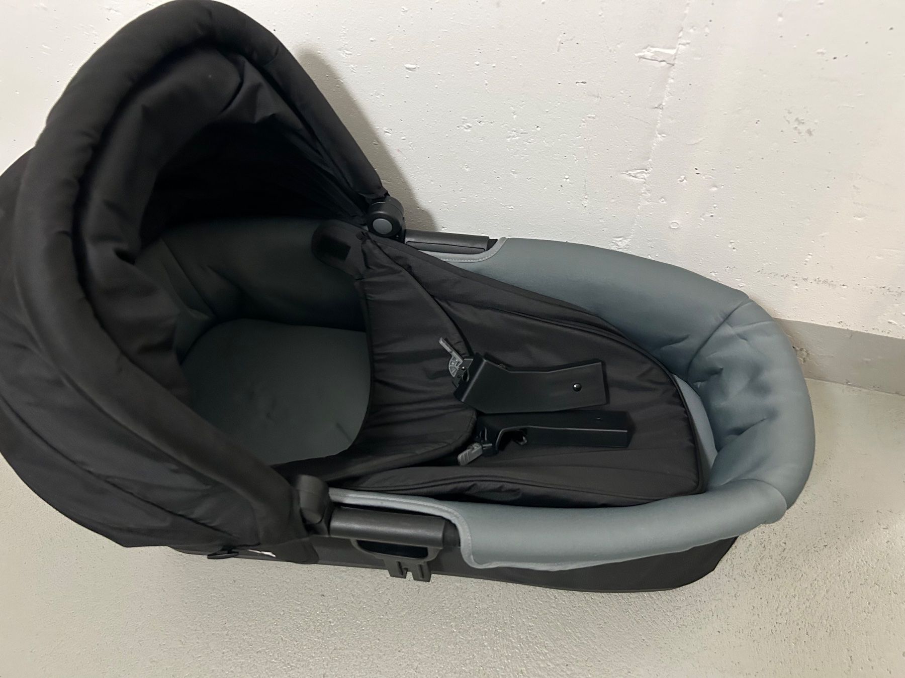 Thule Carrozzine: Bassinet Thule Urban Glide 2 – Usato da Zürich venduto da miyata85