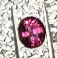 Natürlicher Rhodolith-Granat 3.25 ct mit Zertifikat