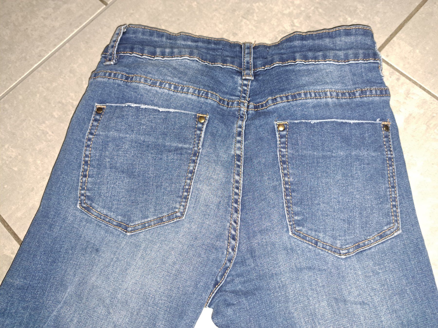 Jeans: Jeans blau Gr. 34 NEU – Nuovo (secondo la descrizione) da Killwangen venduto da KIANA08 1