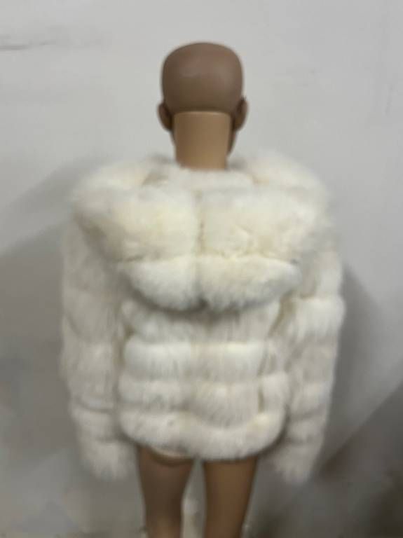 Giacche: Veste Daniel Benjamin en fourrure de renard blanc – Usato da Les Acacias venduto da kim_2dxt 3