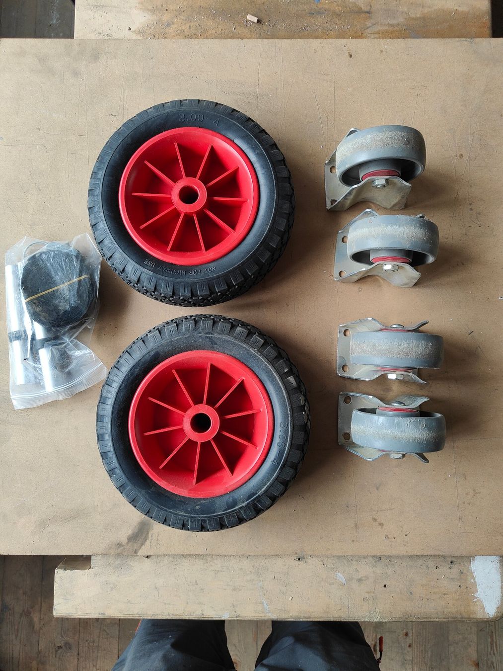 Altro per stoccaggio & trasporto: Räder/Rollen Set, 2 Lufträder, 4 Bockrollen, Top Zustand – Usato da Derendingen venduto da ottoka