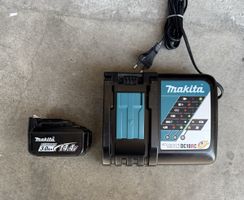 Makita 14.4V 3.0 Ah Akku + Ladegerät, Neuwertig!