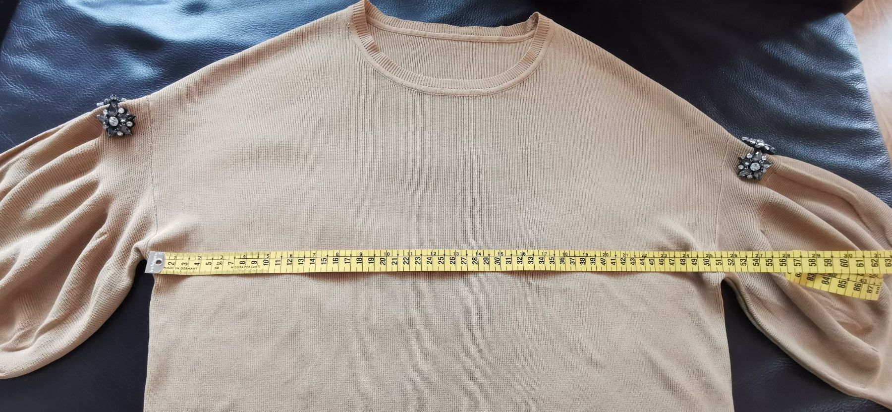 Maglioni & Felpe: Feiner Strickpullover Beige, Puffärmel mit Schmuck Top – Usato da Wolfhausen venduto da est_m7x5 4