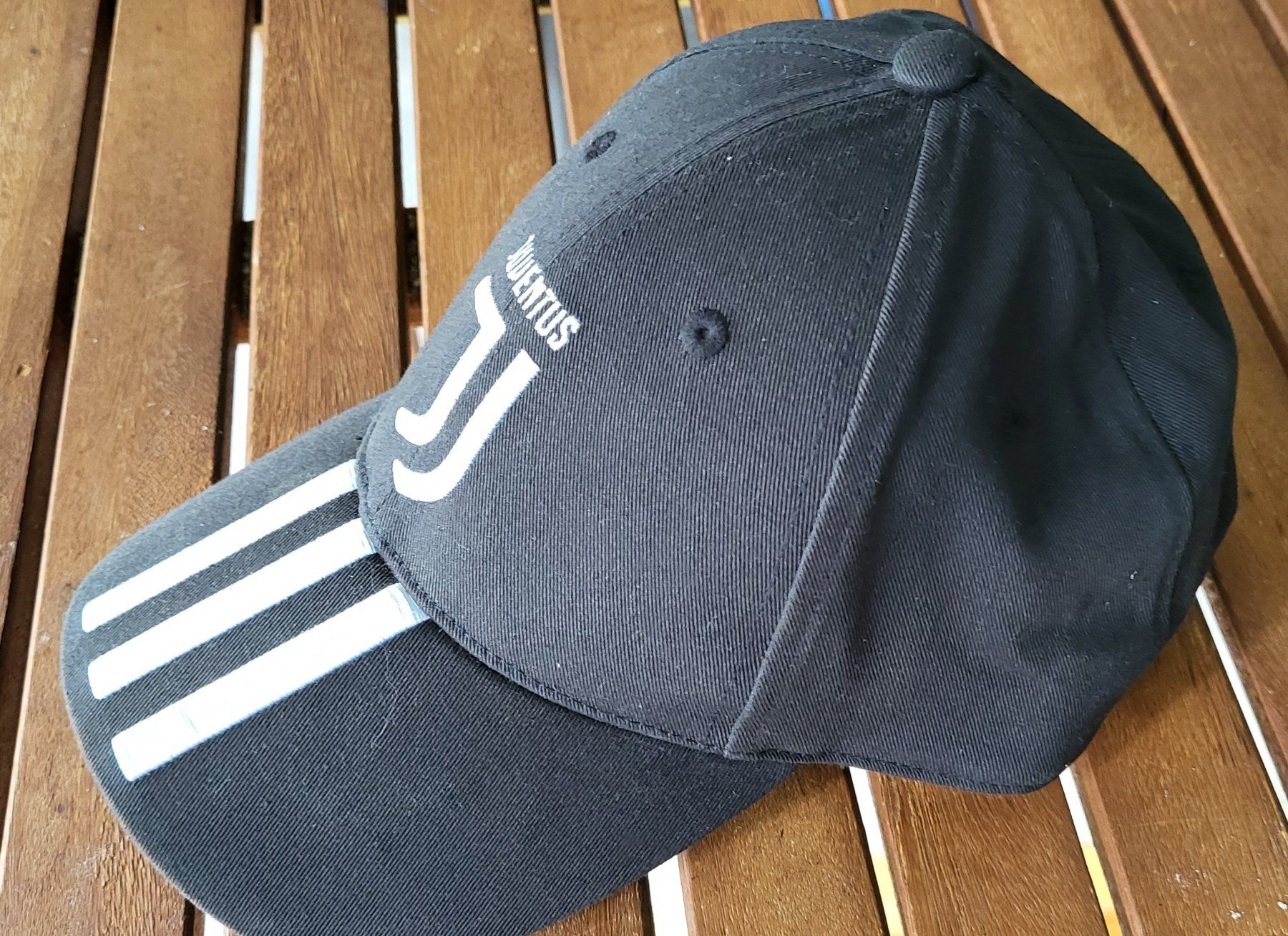 Altro in  Abbigliamento & Accessori: Juventus adidas Cap – Nuovo (secondo la descrizione) da Unterseen venduto da rej_lnk9 3
