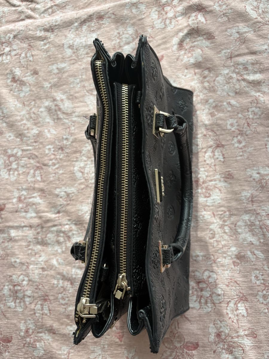 Guess Borse da donna: Guess Handtasche schwarz – Usato da Neuhausen am Rheinfall venduto da AbisZallesdabei 4