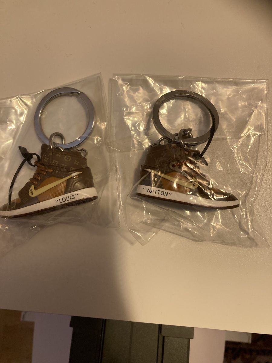 Schlüsselanhänger & - bänder: Porte-clés sneaker marron lot de 2 neufs – Neu und originalverpackt aus Plan-les-Ouates von Namorona