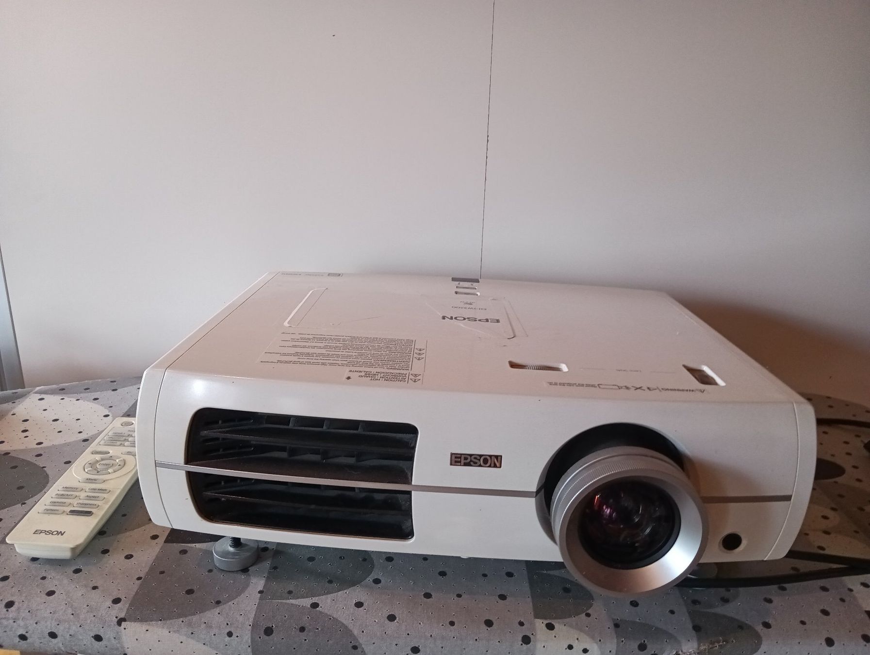 Epson Proiettori: Beamer EPSON EH-TW3200 – Usato da Hinterfultigen venduto da Jhawk