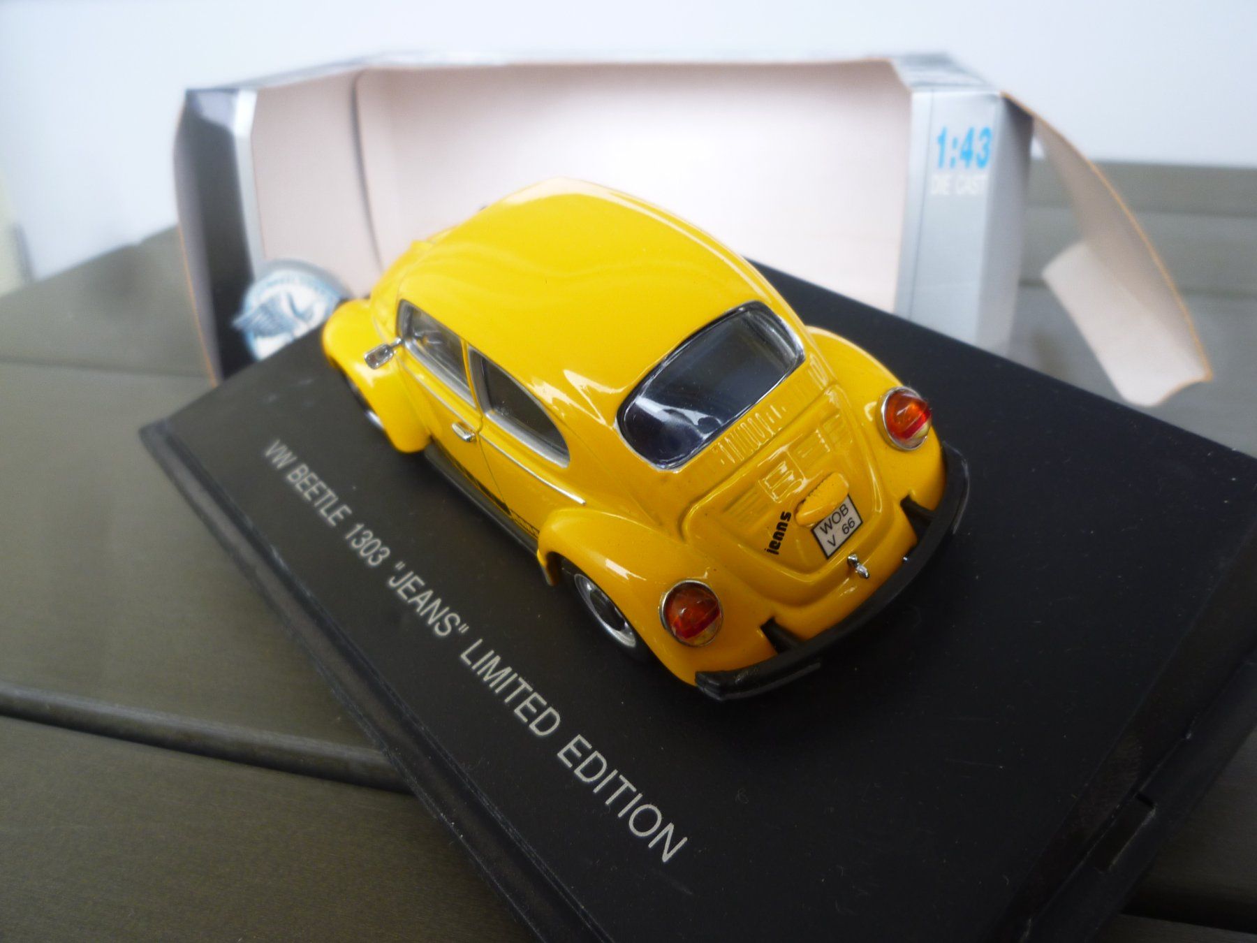Volkswagen Modellini d'auto: VW Beetle 1303 "Jeans" – Nuovo e nell'imballaggio originale da Flawil venduto da Imperiosud 3