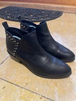 Schwarze Leder-Boots mit Nieten Gr. 38