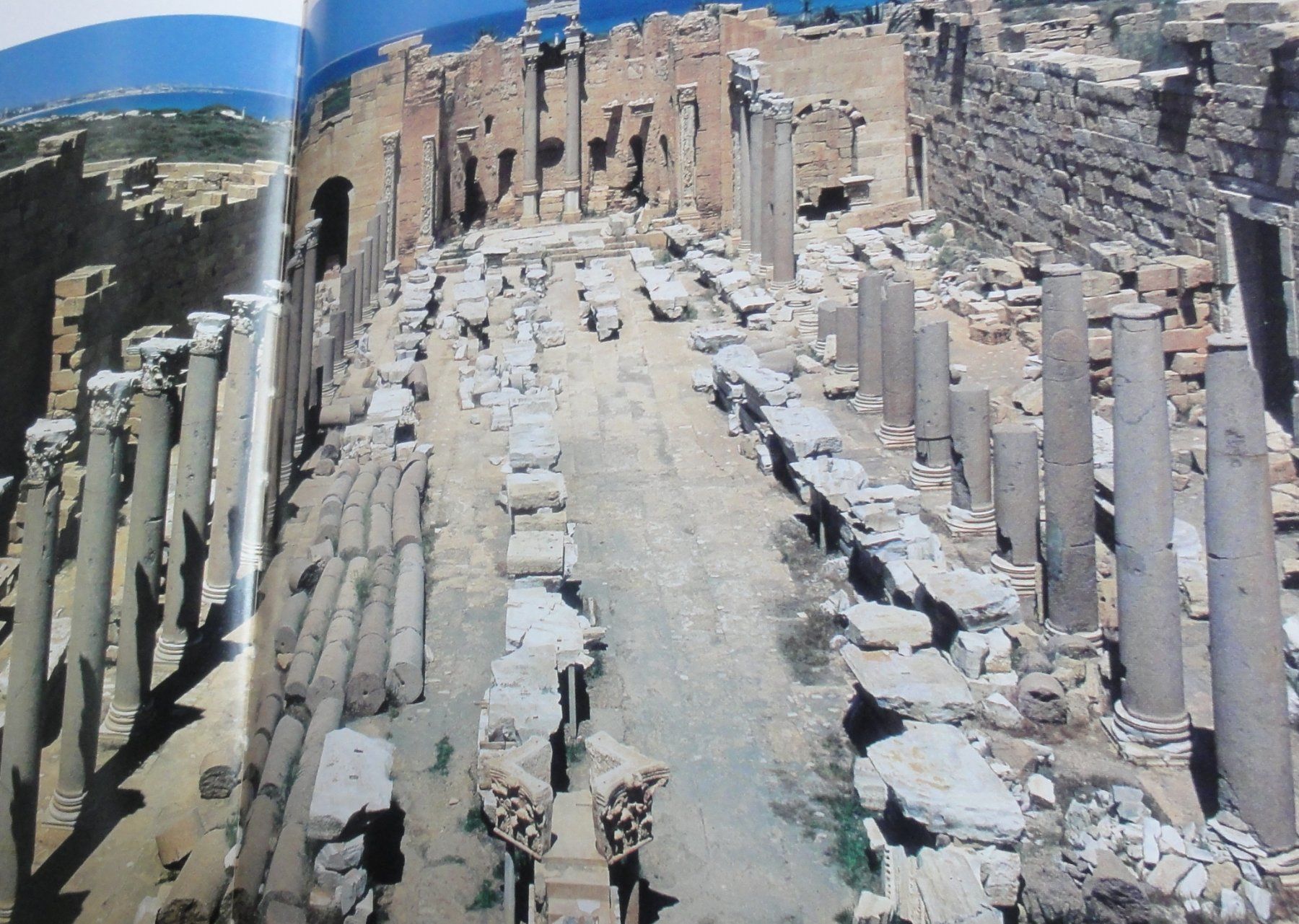 Libri: Rom und sein Imperium Ein Bildband von Ada Gabucci – Nuovo (secondo la descrizione) da Ebikon venduto da 2297 3