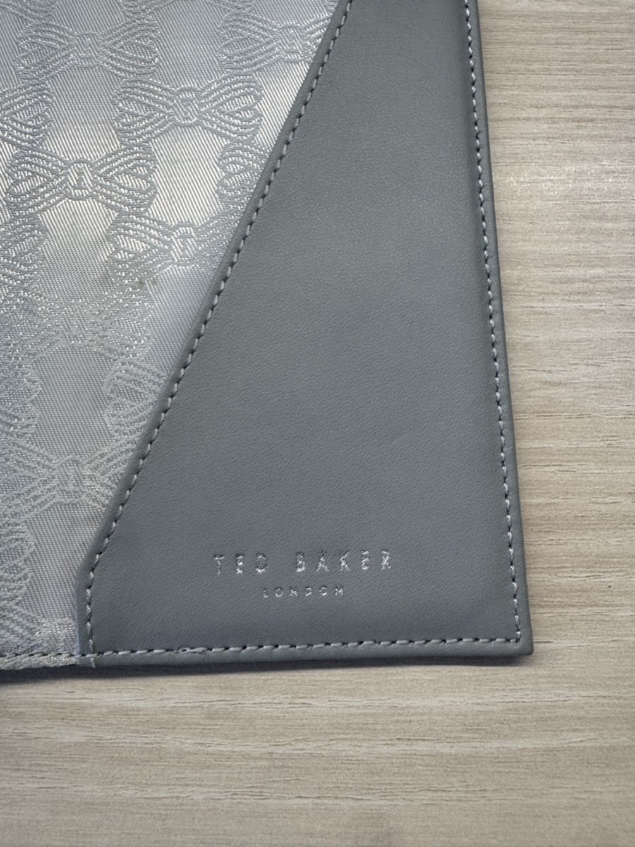 Ted Baker Portemonnaie: Ted Baker Passport Holder – Gebraucht aus Clarens von Ian_calvin 3