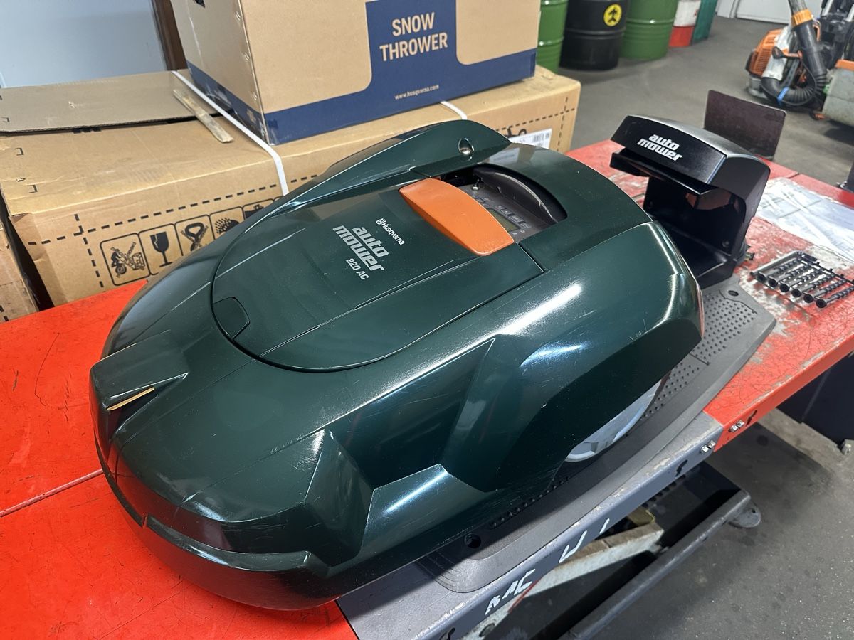 Husqvarna Rasenmäher: Husqvarna Automower 220AC  ab grossem Service – Gebraucht aus Malters von BachBrun 3