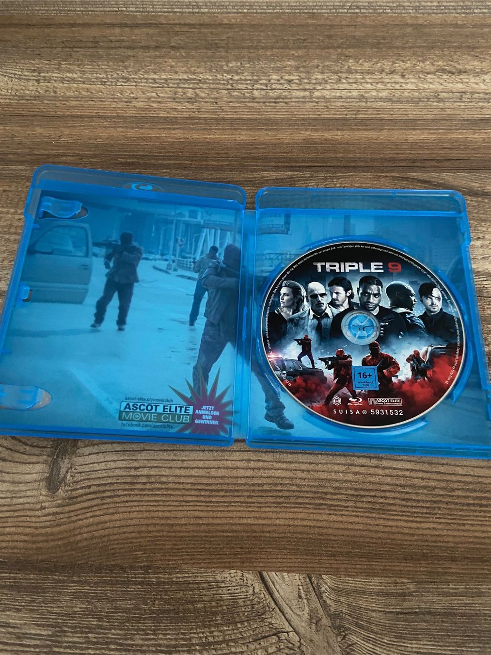Tutti i DVDs: TRIPLE 9 Blu-ray Top Zustand! – Usato da Hasle LU venduto da P89erni01 2