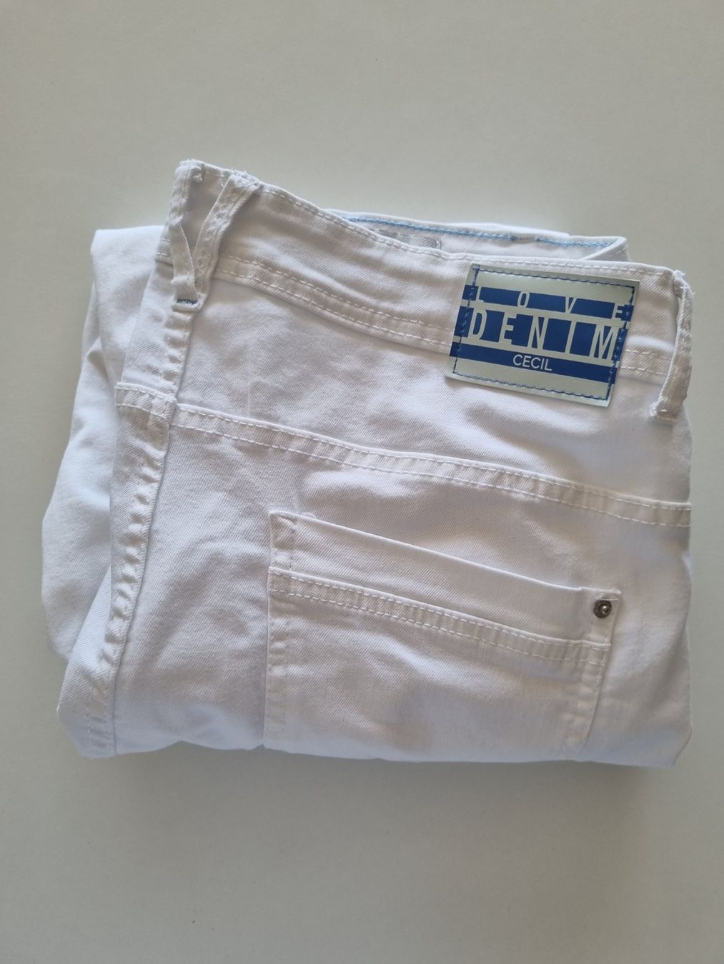 Cecil Jeans: Gr. 33 44 Cecil Jeans Damen weiss – Gebraucht aus Sutz von Dalilea