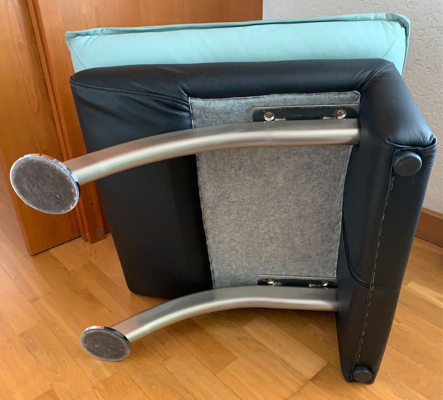 Divani: Chaiselounge Sofa rechtsseitig mit Fusshocker – Usato da Gelterkinden venduto da Troedler04 5