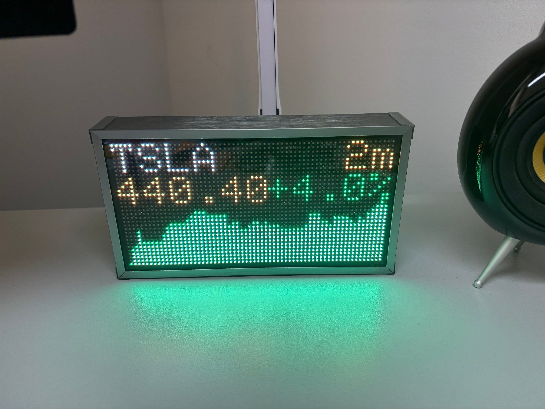 Coin Miner: LED Matrix Cryptocurrencies & Aktien & Wetter Daten – Nuovo e nell'imballaggio originale da Erlenbach ZH venduto da ultraSale 5