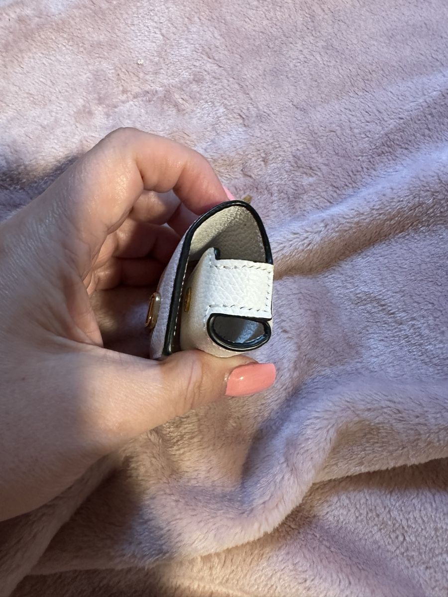Cover & Protezioni schermo: Valentino airpods pro case – Usato da Mendrisio venduto da ketolin 4