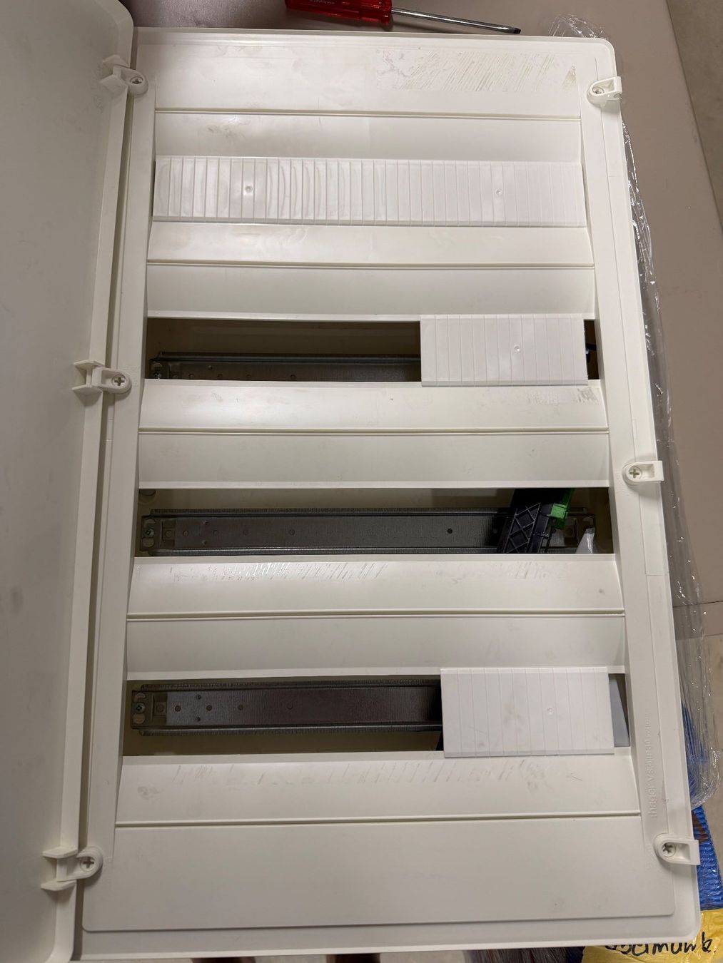 Hager Alimentazione elettrica: Sicherungsverteilung AP – Usato da Oberägeri venduto da Zwackelzahn 3