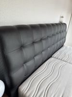 Bett / Boxspringbett Schwarz Kunstleder fast neue Matrazen