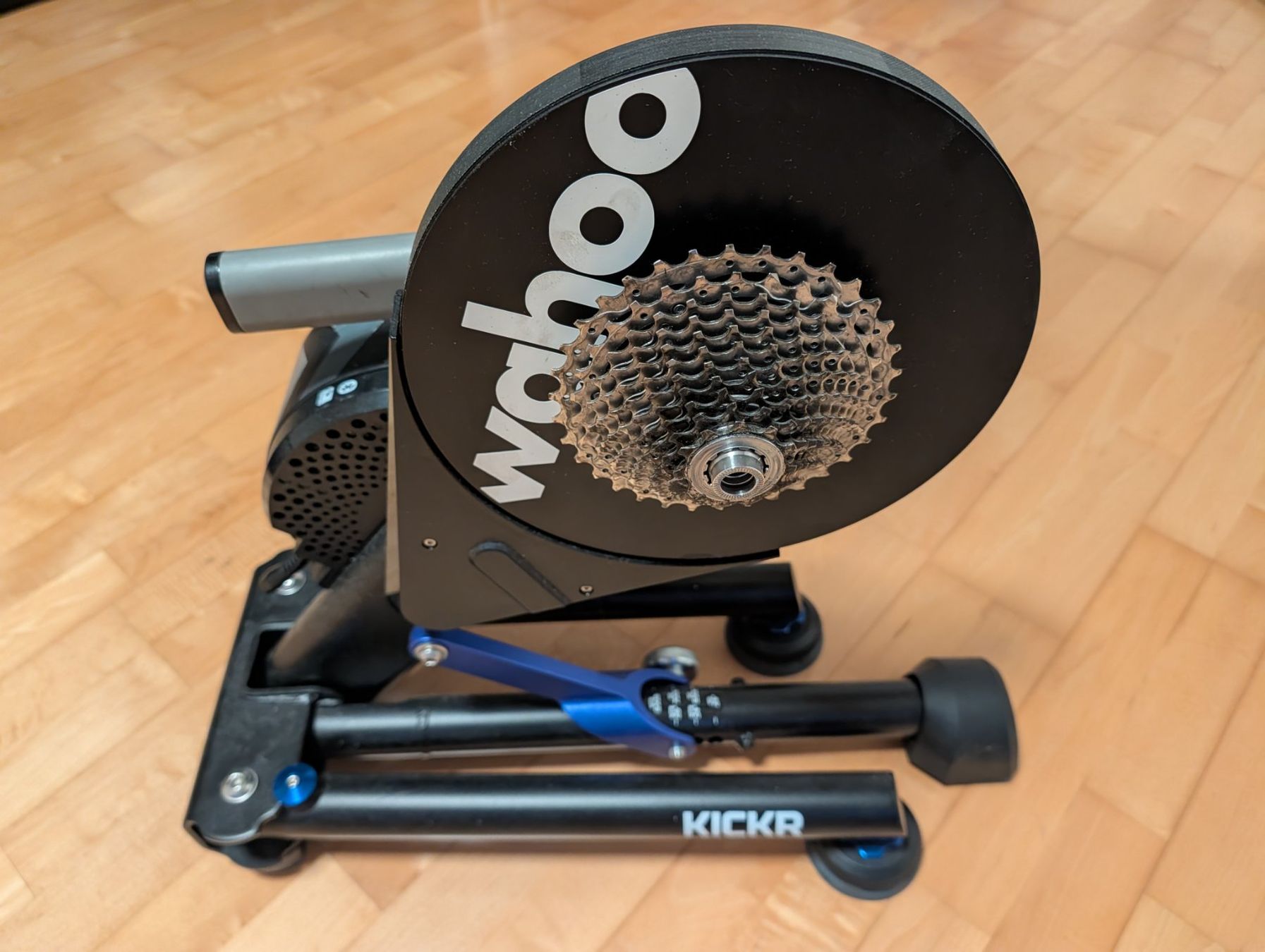 Wahoo Hometrainer: Wahoo Kickr Core Version 5 mit Headwind und Matte – Gebraucht aus Bonaduz von capricorno4058 1