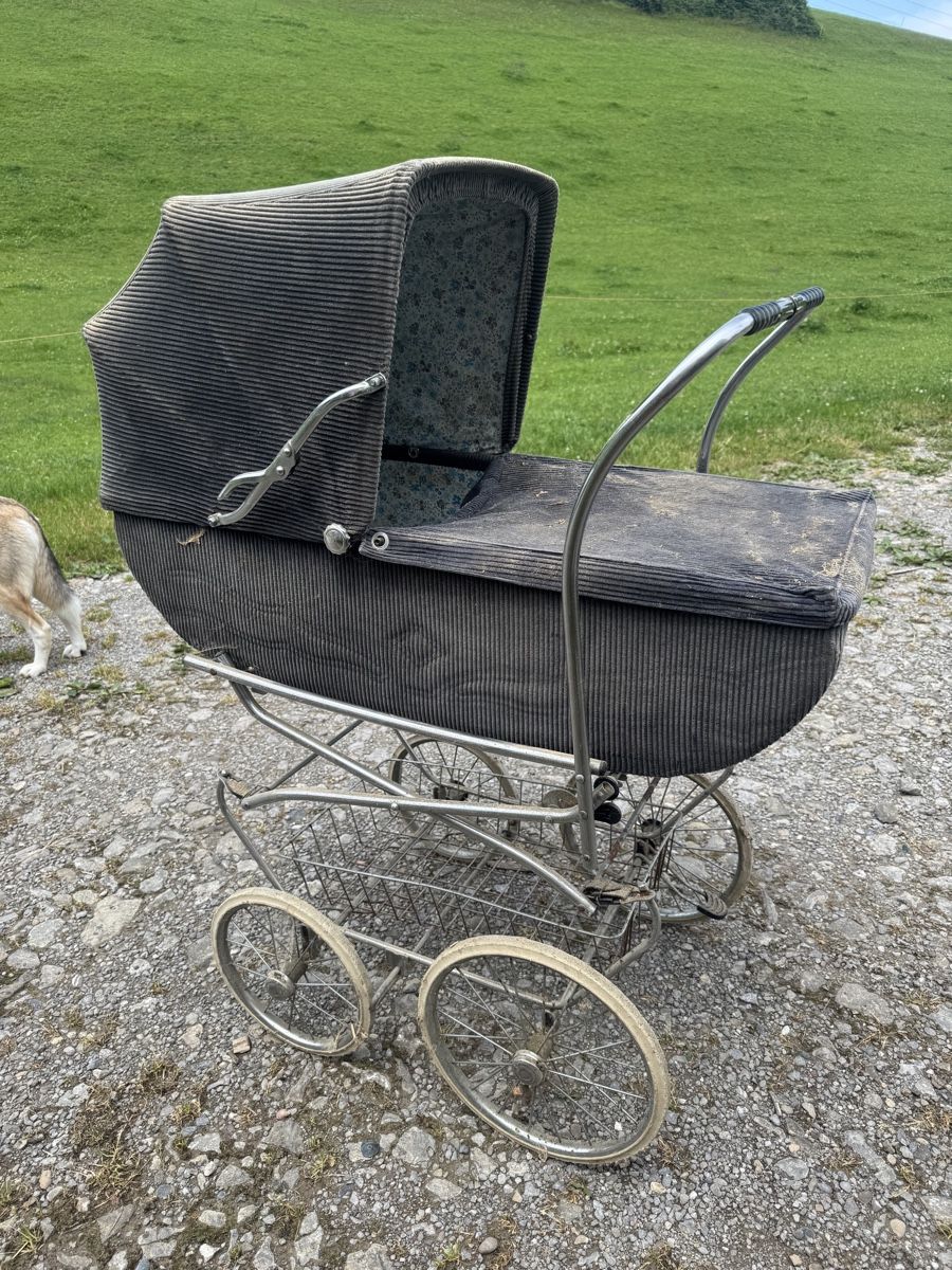Carrozzine: Nostalgischer Kinderwagen - Vintage - Marke 'Aubert' – Usato da Schwellbrunn venduto da Magdalena888